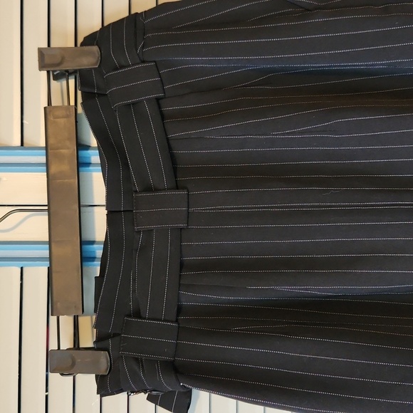 Express Black & White Pin Stripe Skirt - Picture 7 of 11